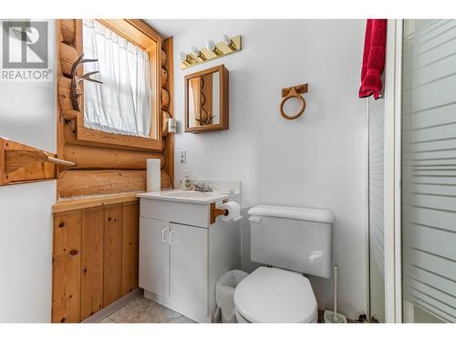 5770 Spring Lake Road, Lac La Hache, BC - Indoor Photo Showing Bathroom