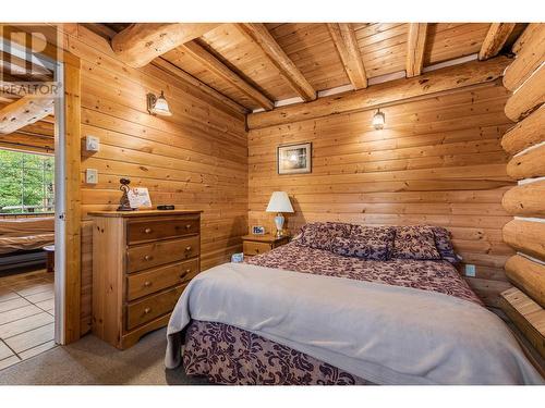 5770 Spring Lake Road, Lac La Hache, BC - Indoor Photo Showing Bedroom