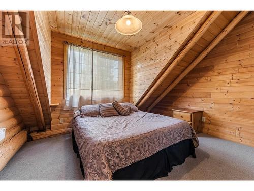 5770 Spring Lake Road, Lac La Hache, BC - Indoor Photo Showing Bedroom
