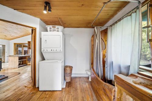 16465 Wadds Road, Crawford Bay, BC - Indoor Photo Showing Laundry Room