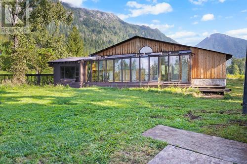 16465 Wadds Road, Crawford Bay, BC - Outdoor