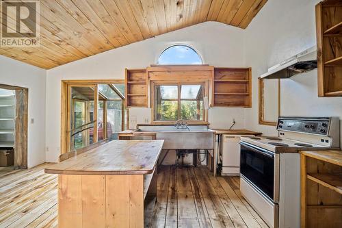 16465 Wadds Road, Crawford Bay, BC - Indoor Photo Showing Kitchen