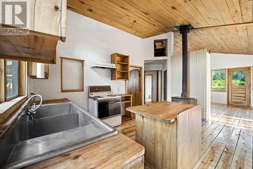 16465 Wadds Road, Crawford Bay, BC - Indoor Photo Showing Kitchen With Double Sink