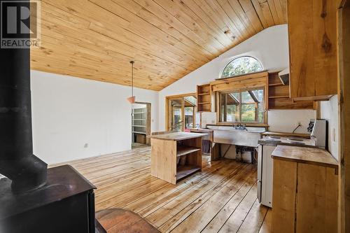 16465 Wadds Road, Crawford Bay, BC - Indoor