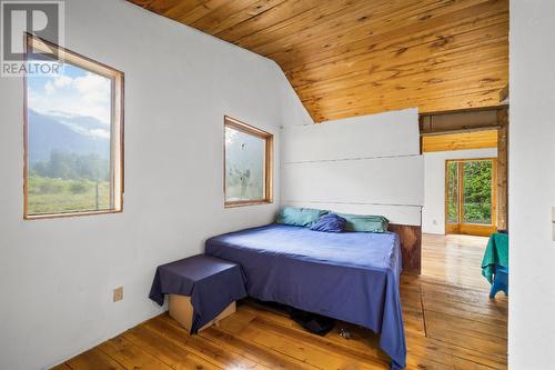 16465 Wadds Road, Crawford Bay, BC - Indoor Photo Showing Bedroom