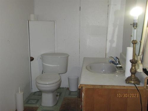 104 Willow Place, Ignace, ON - Indoor Photo Showing Bathroom