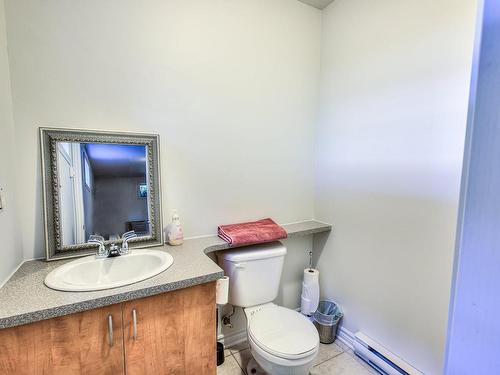 Bathroom - 4220 Rue De L'Oural, Brossard, QC - Indoor Photo Showing Bathroom
