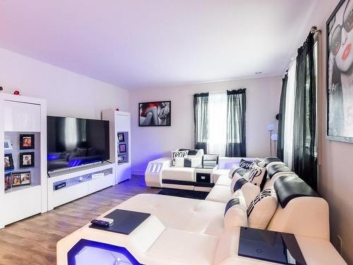 Living room - 851  - 861 Rue Émond, Mont-Tremblant, QC - Indoor Photo Showing Living Room