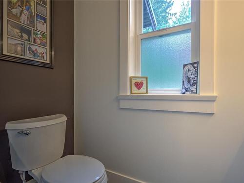 6031 Paldi Rd, Duncan, BC - Indoor Photo Showing Bathroom