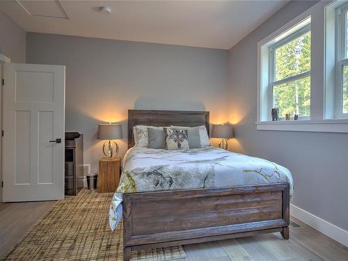 6031 Paldi Rd, Duncan, BC - Indoor Photo Showing Bedroom