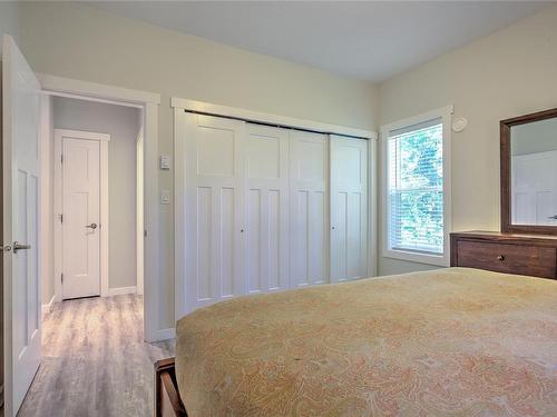 6031 Paldi Rd, Duncan, BC - Indoor Photo Showing Bedroom