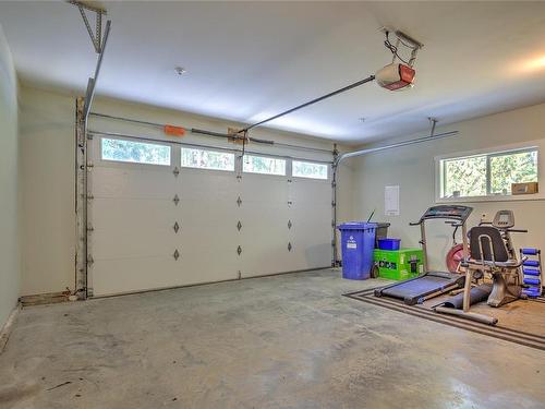 6031 Paldi Rd, Duncan, BC - Indoor Photo Showing Garage