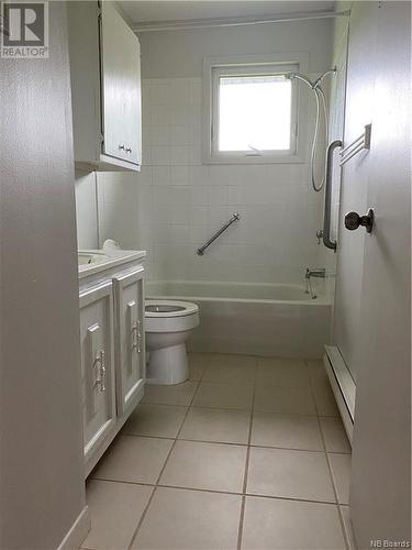 188 Rue Principale, Pointe-Verte, NB - Indoor Photo Showing Bathroom