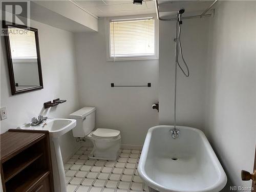 188 Rue Principale, Pointe-Verte, NB - Indoor Photo Showing Bathroom