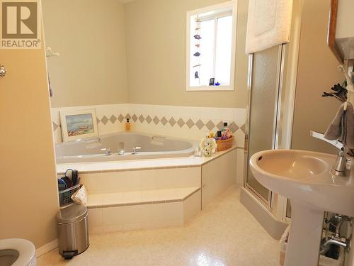 290 Hill Street, Burns Lake, BC - Indoor Photo Showing Bathroom