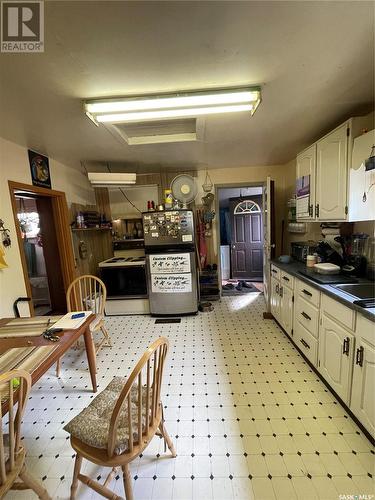 202 3Rd Avenue, Young, SK - Indoor