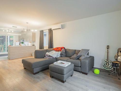 Living room - 784 Rue Richelieu, Saint-Roch-De-Richelieu, QC - Indoor Photo Showing Living Room