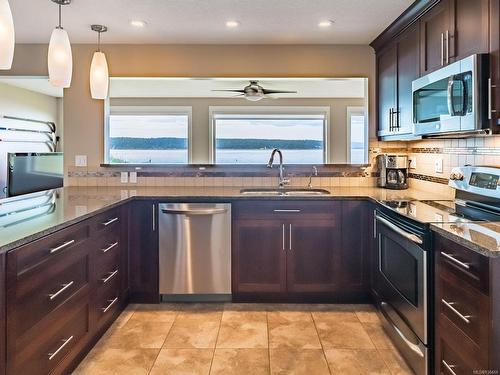 835 Island Hwy South, Campbell River, BC - Indoor Photo Showing Kitchen