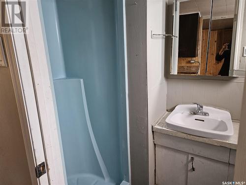 206 K Avenue S, Saskatoon, SK - Indoor Photo Showing Bathroom