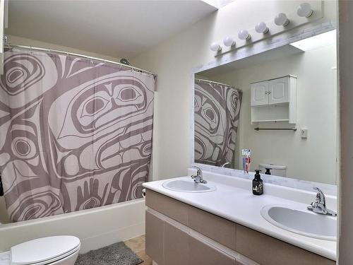 9280 Elk Dr, Port Hardy, BC - Indoor Photo Showing Bathroom