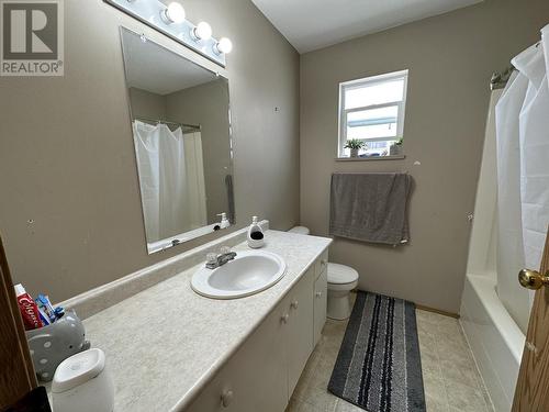 A 8116 90 Avenue, Fort St. John, BC - Indoor Photo Showing Bathroom