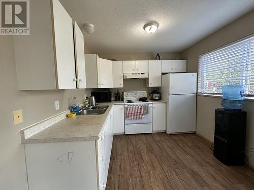 A 8116 90 Avenue, Fort St. John, BC - Indoor Photo Showing Kitchen With Double Sink