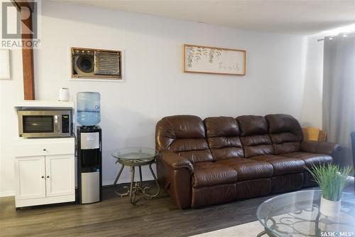 418 5Th Avenue W, Assiniboia, SK - Indoor Photo Showing Living Room