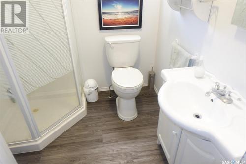 418 5Th Avenue W, Assiniboia, SK - Indoor Photo Showing Bathroom