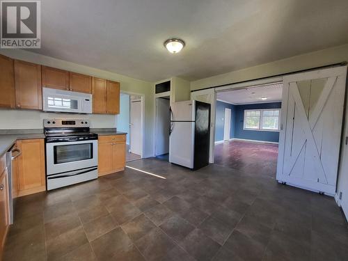 424 Bowron Avenue, Quesnel, BC - Indoor Photo Showing Kitchen