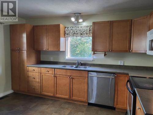 424 Bowron Avenue, Quesnel, BC - Indoor Photo Showing Kitchen With Double Sink