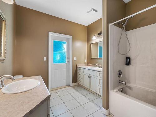 2156 Coleman Rd, Courtenay, BC - Indoor Photo Showing Bathroom