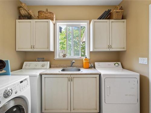 2156 Coleman Rd, Courtenay, BC - Indoor Photo Showing Laundry Room