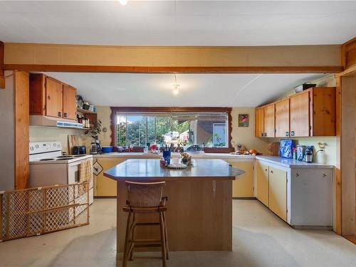 2156 Coleman Rd, Courtenay, BC - Indoor Photo Showing Kitchen