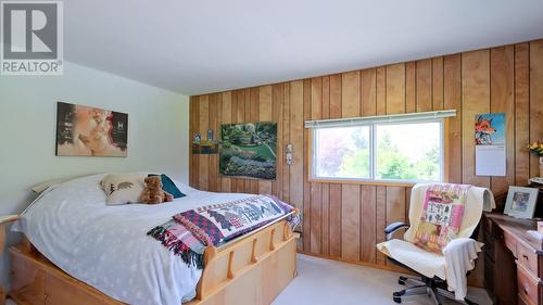 24402 Garnet Valley Road, Summerland, BC - Indoor Photo Showing Bedroom