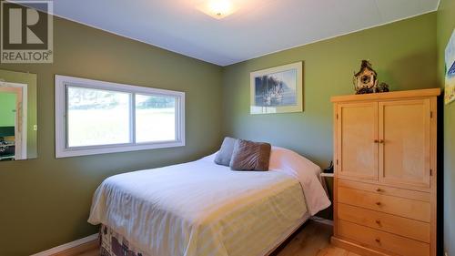 24402 Garnet Valley Road, Summerland, BC - Indoor Photo Showing Bedroom