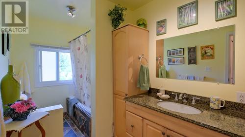 24402 Garnet Valley Road, Summerland, BC - Indoor Photo Showing Bathroom