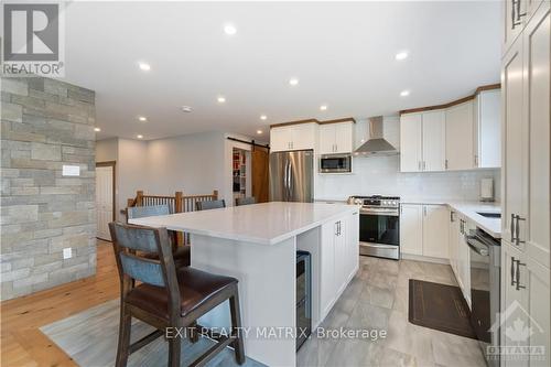 197 Boundary Road, Prescott And Russell, ON - Indoor Photo Showing Kitchen With Upgraded Kitchen