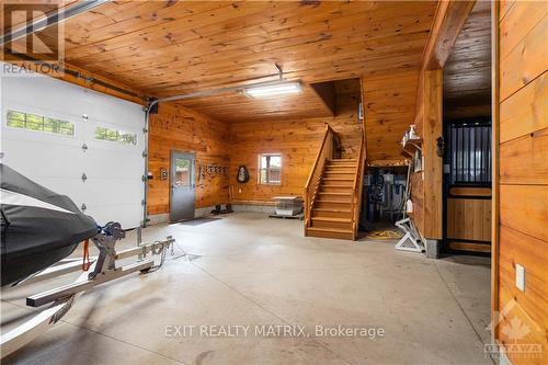 197 Boundary Road, Prescott And Russell, ON - Indoor Photo Showing Garage