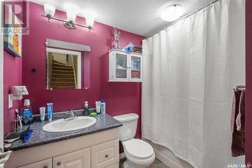 102 515 28Th Street E, Prince Albert, SK - Indoor Photo Showing Bathroom