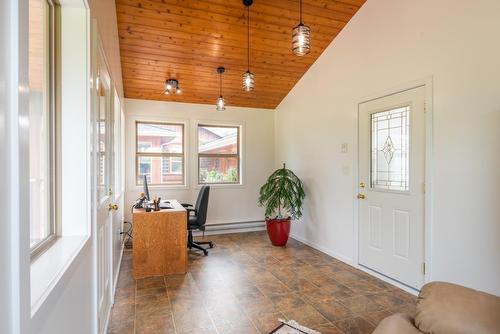 906 James Road, Shoreacres, BC - Indoor Photo Showing Office