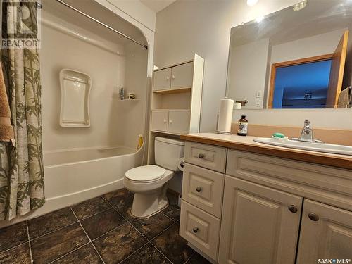 325 165 Robert Street W, Swift Current, SK - Indoor Photo Showing Bathroom