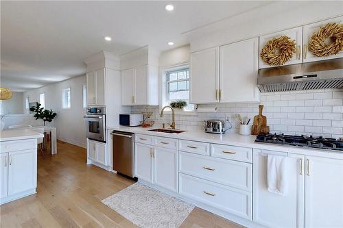 1056 Beach Boulevard, Hamilton, ON - Indoor Photo Showing Kitchen With Upgraded Kitchen