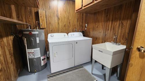 2302 Choquette Avenue, Nelson, BC - Indoor Photo Showing Laundry Room