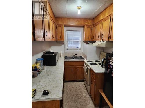405 Moffat Street, Prince George, BC - Indoor Photo Showing Kitchen With Double Sink