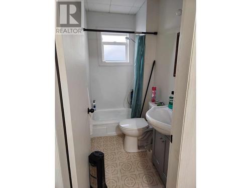 405 Moffat Street, Prince George, BC - Indoor Photo Showing Bathroom
