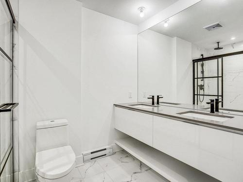 Salle de bains attenante Ã  la CCP - D420-42 Rue Du Square-Sir-George-Étienne-Cartier, Montréal (Le Sud-Ouest), QC - Indoor Photo Showing Bathroom