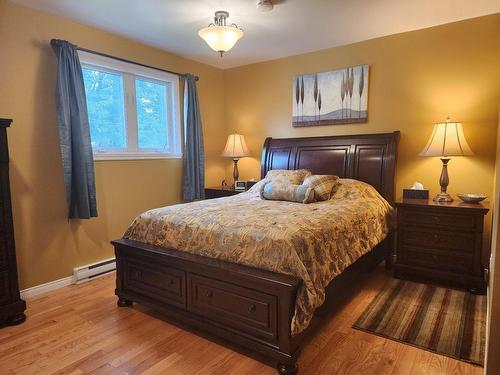 Master bedroom - 2087 Ch. Lakeshore, Clarenceville, QC - Indoor Photo Showing Bedroom