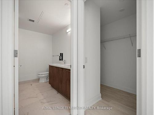 1406-33 Frederick Todd Way, Toronto, ON - Indoor Photo Showing Bathroom