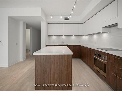 1406-33 Frederick Todd Way, Toronto, ON - Indoor Photo Showing Kitchen With Upgraded Kitchen