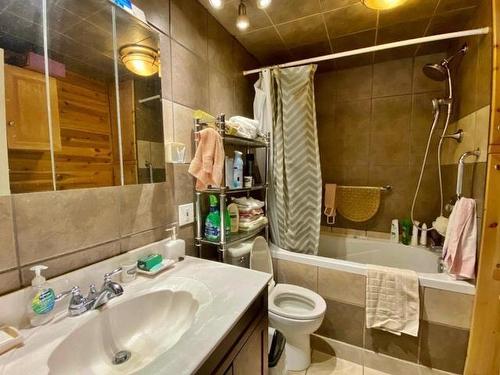 1275 Gaggin Road, Clearwater, BC - Indoor Photo Showing Bathroom
